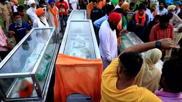 355886-family-refuses-to-cremate-the-dead-body-of-gurvinder-singh-a-farmer-killed-in-lakhimpur-uncle-said-nephew-was-shot-not-mentioned-in-the-post-mortem-report-pm-should-be-again-1024x576