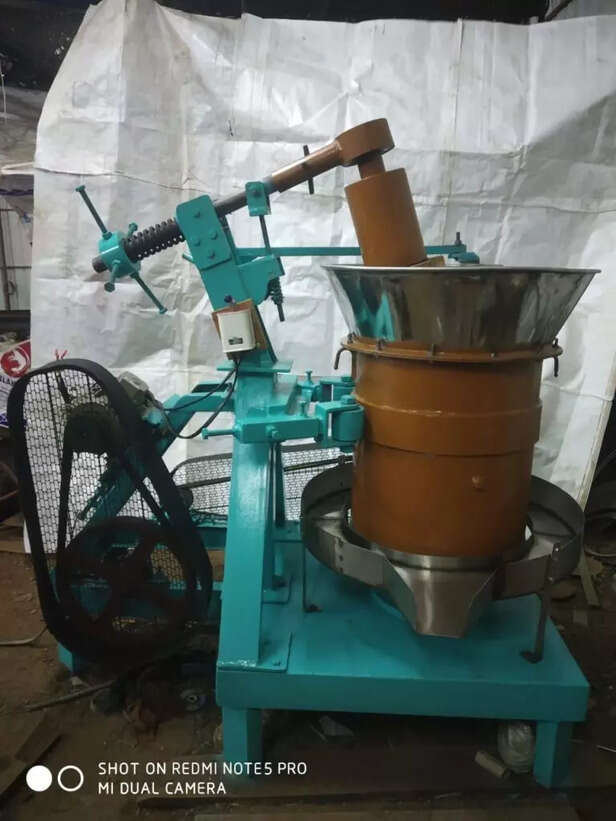 355928-cold-press-oil-machine-1-768x1024