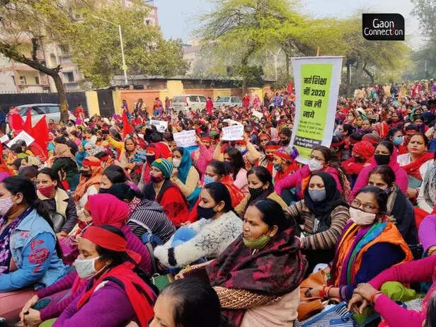 357678-anganwadi-workers-delhi-protest-strike-demand-chief-minister-arvind-kejriwal-covid-19-frontline-workers-1