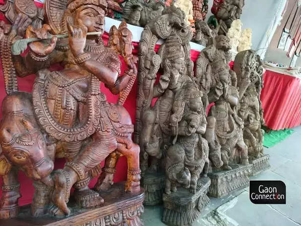 362204-wooden-handicraft