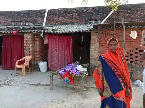 358184-varanasi-poverty