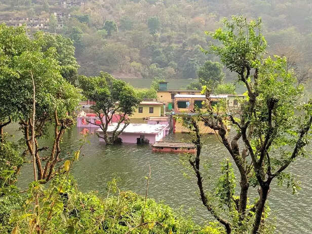 359572-lohari-gaon-1-1