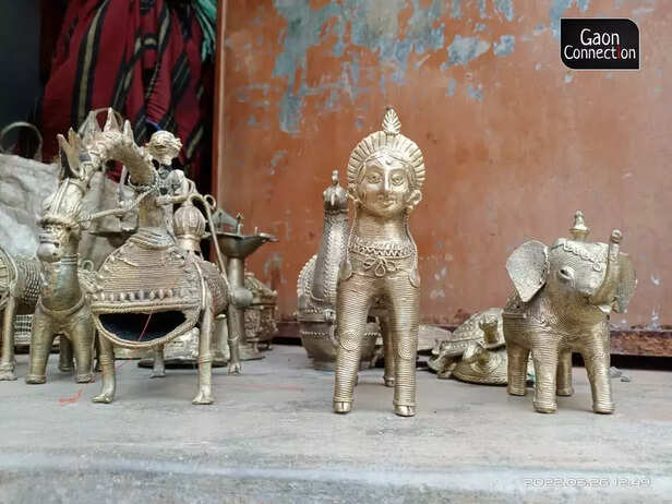 359525-other-specimens-of-dokra