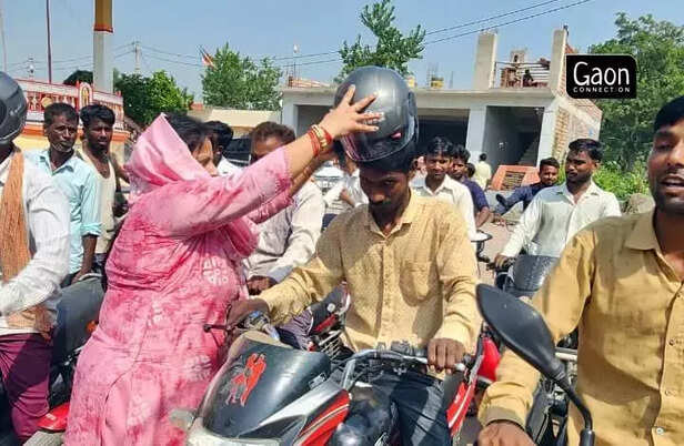 369627-helmet-shahjahanpur
