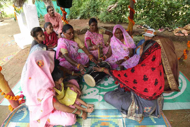 361657-singing-group-scaled-1