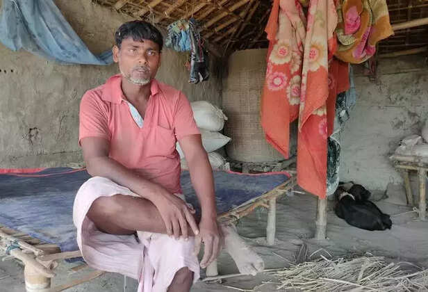 360112-villagers-land-floods