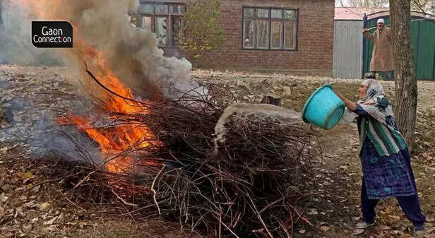 362629-kashmir-coal-women