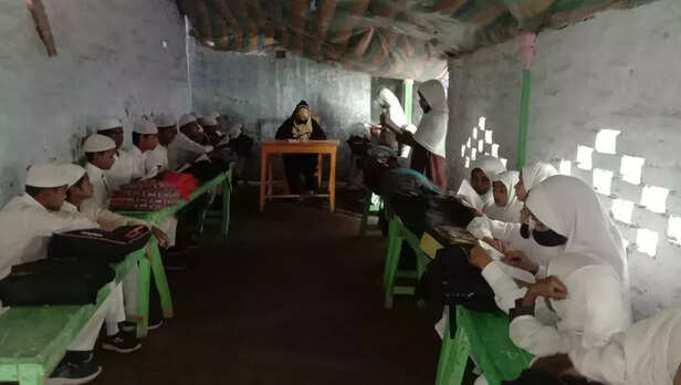 363917-madrasa-teacher