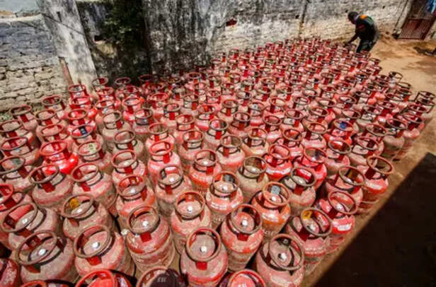 Number of poor families getting cheap LPG under Ujjwala scheme rises to 10.6 crore