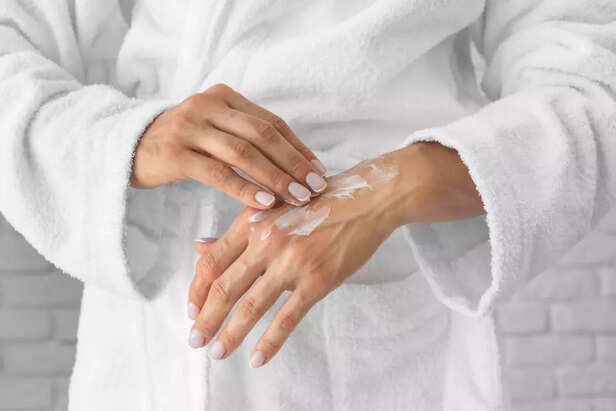 Moisturise the Skin Before Applying Perfume