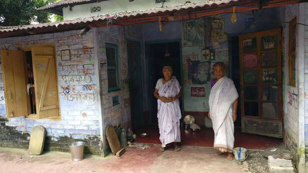 Sona-Mani-and-Puspa-Karmakar-in-the-ashram-scaled