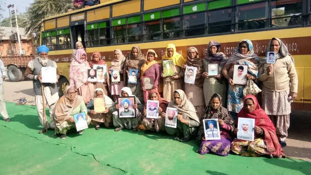several-widows-from-Sangrur-and-Barnala-district-at-Tikri-border-for-protest-against-centre-laws-1024x579