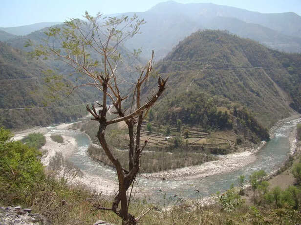 river-meander-in-a-hilly-valley