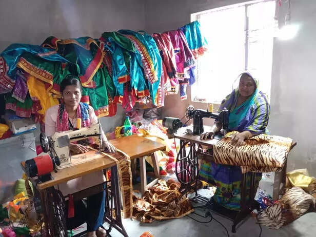 359401-5-women-of-haripur-making-dresses-for-ramlila-artists