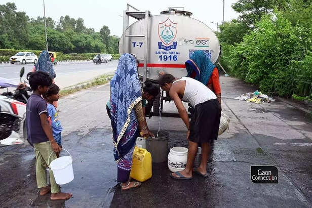 366921-water-tankers