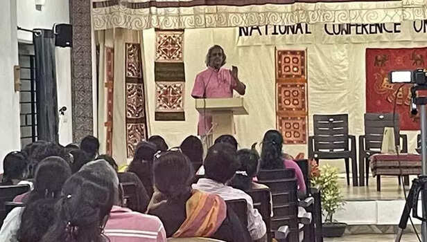 359900-keynote-speaker