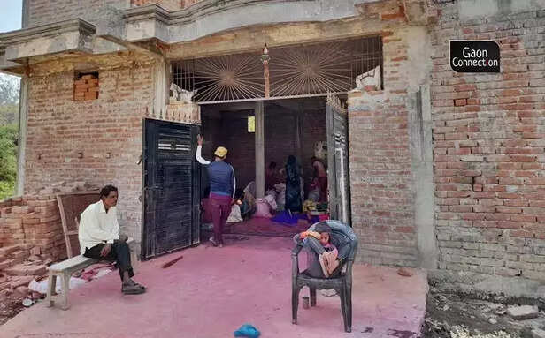 358429-gulaal-factory