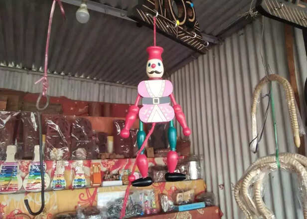 359725-budhni-toy-maker