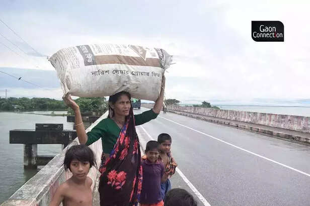 361115-bangladesh-family