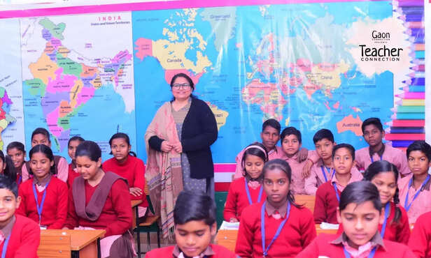 370134-savitri-bai-phule-library-mamta-singh-government-upper-primary-school-amethi-3