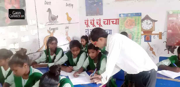 365800-teacher-students-gc