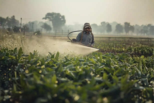 इसकी वजह है एंटीबायोटिक रेज़िस्टेंस (AMR), यानी ऐसी स्थिति जब बैक्टीरिया पर दवाओं का असर कम या खत्म हो जाता है। डॉक्टर और वैज्ञानिक पहले ही चेतावनी दे चुके हैं कि अगर एंटीबायोटिक का अंधाधुंध इस्तेमाल जारी रहा, तो भविष्य में साधारण संक्रमण भी जानलेवा बन सकते हैं।