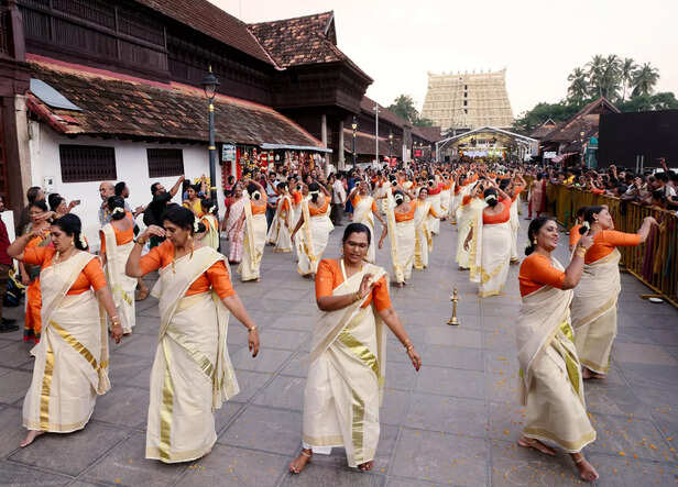 Women Performing Thirvathira in front of Padmanabhaswamy Temple