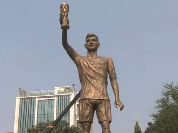 Lionel Messi virtually unveils his 70-foot statue at Lake Town in Kolkata