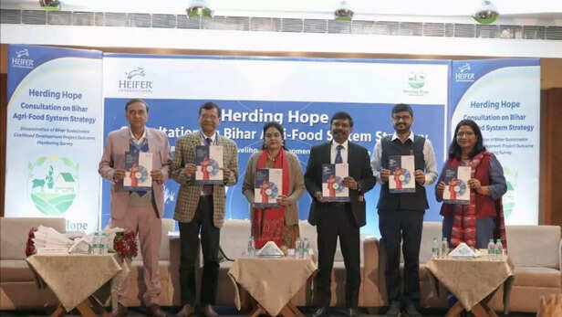 बैठक में नीति-निर्माता, शोधकर्ता, विकास विशेषज्ञ और सामुदायिक प्रतिनिधि एक साथ बैठे, यह समझने के लिए कि बिहार की कृषि व्यवस्था को केवल उत्पादन से आगे कैसे ले जाया जाए।