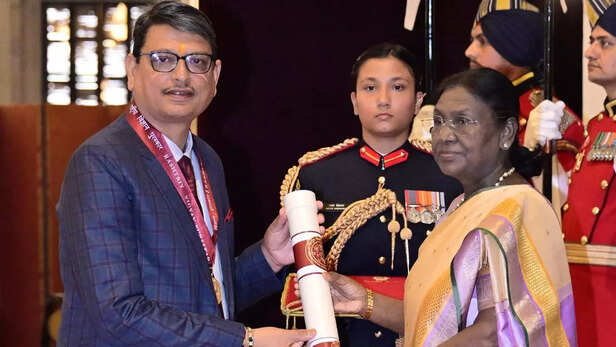 डॉ. ज्ञानेंद्र प्रताप सिंह एक प्रख्यात गेहूं वैज्ञानिक हैं, जिनका योगदान भारत की खाद्य सुरक्षा को सुदृढ़ करने में अत्यंत महत्वपूर्ण रहा है। उन्होंने गेहूं की चार मेगा किस्मों के विकास में नेतृत्व दिया, जिससे उत्पादन और निर्यात क्षमता दोनों में वृद्धि हुई।