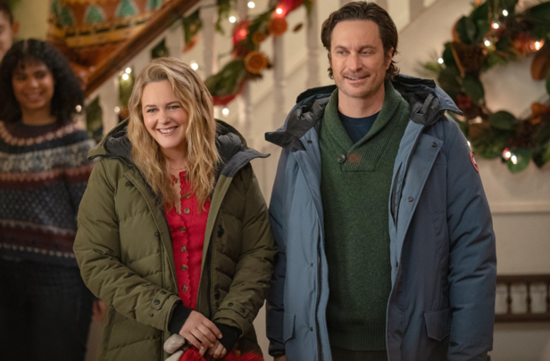 Netflix | In this movie, Divorced parents Kate and Everett want one peaceful Christmas for the kids but things drastically change