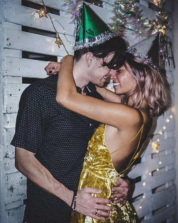 Freepik | One of the most universal New Year’s rituals involves locking lips at midnight.