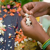 भारत में चमेली की इस्तेमाल इत्र (Perfume) उद्योग में, अगरबत्ती और कॉस्मेटिक्स में और धार्मिक और सांस्कृतिक आयोजनों में होता है।