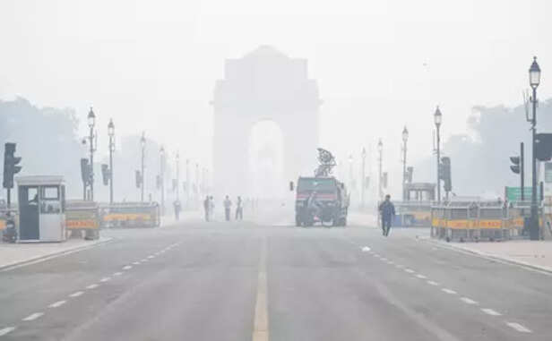 Smog blankets Delhi as city records AQI of 391