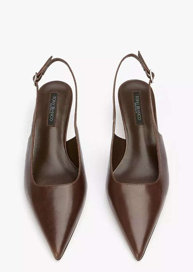 Pinterest | What looks chicer with wide-leg pants than a sleek, pointy-toe heel poking out? The shiny patent finish and deep burgundy color kitten heels.