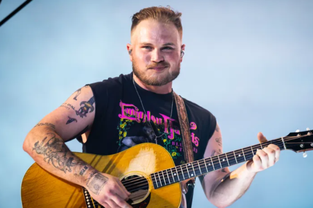 X/@DailyLoud | Zach doesn’t sing, he talks in tune