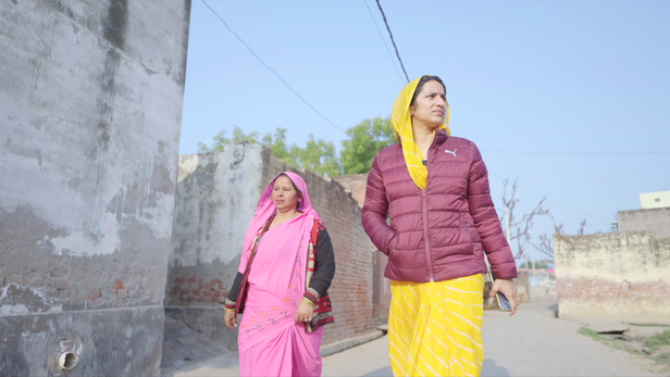 जब ग्राम प्रधान प्रियंका तिवारी ने गाँव को कहा, अब प्लास्टिक नहीं