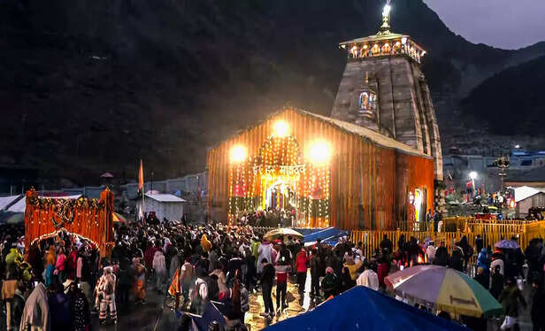 Rudraprayag , Oct 22 (ANI): Kedarnath Temple beautifully decorated with  flowers...