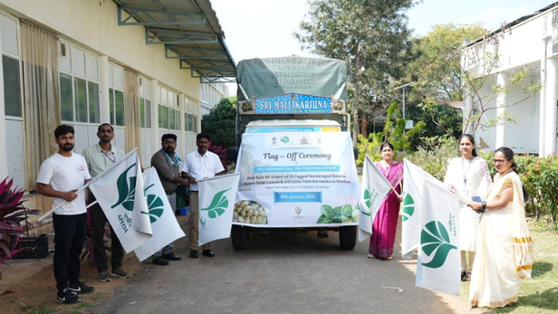 पहले जहां अंतरराष्ट्रीय व्यापार केवल बड़े व्यापारियों तक सीमित था, अब गाँव के किसान भी इस वैश्विक सप्लाई चेन का हिस्सा बन रहे हैं।