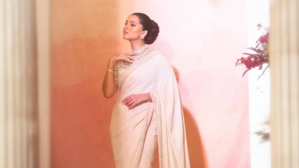 Tara Starts Her Makeup With a Moisturised, cleansed Skin | Instagram - @tarasutaria