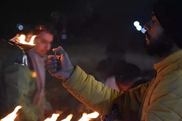 Temple Aarti With Devotees