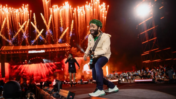 Arjit Singh Performing at an Event | Instagram - @arijitsingh