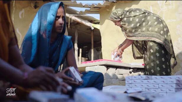 संजू ने अब तक 300 से अधिक महिलाओं को साबुन बनाने की ट्रेनिंग दी है। 