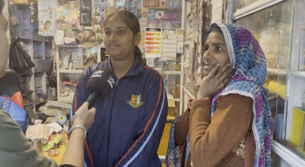 शादी ब्याह में नहीं खरीद पा रहे लोग आभूषण