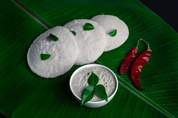 Idli and Coconut Chutney