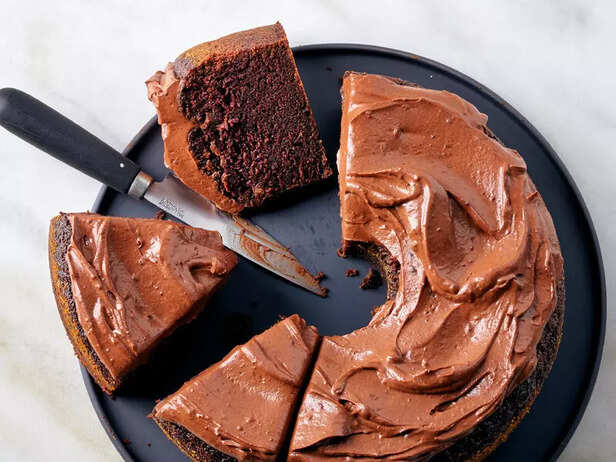 Pinterest | Dump-it cake does not require precision, it does not demand skill. It simply asks you to layer, bake and enjoy.