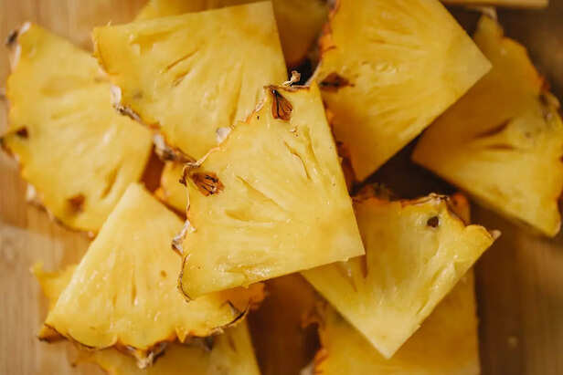 Fresh pineapple chunks