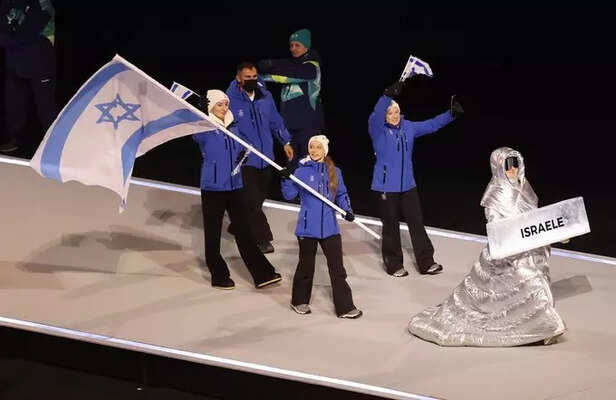 X| @Olympic_Israel| Israel team faces cheers and boos at Milan opening