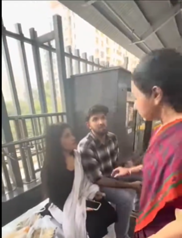X| Viral clip shows mother arranges engagement at metro