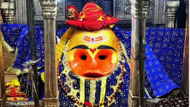 Idol of Kaal Bhairav | Instagram - @shrikalbhairavmandirujjain